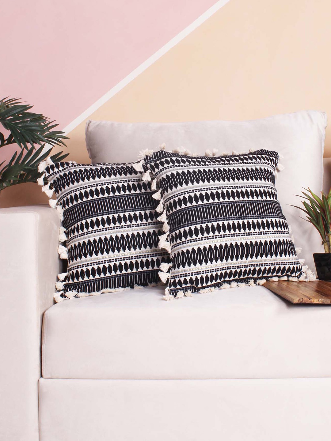 

STITCHNEST Black & White 2 Pieces Ethnic Motifs Woollen Square Cushion Covers