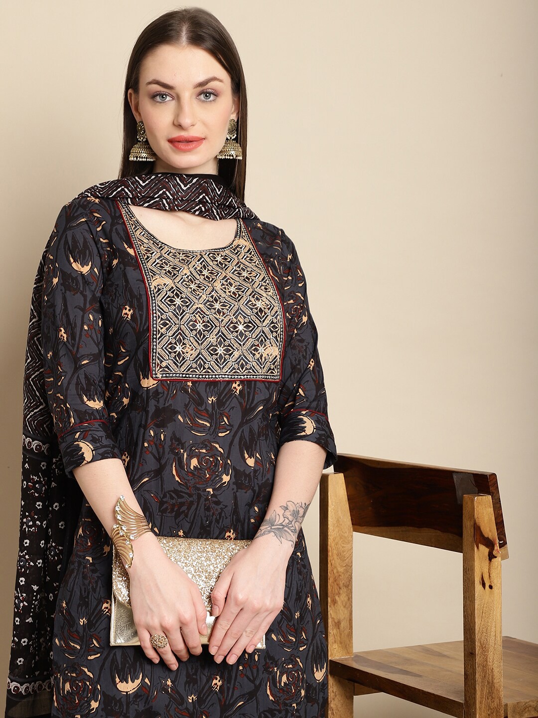 

Sangria Printed & Embroidery Straight Kurta With Trouser & Dupatta Set, Black