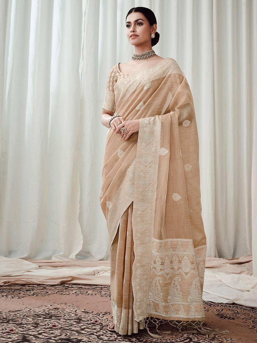 

Satrani Beige & White Ethnic Motifs Woven Design Jacquard Saree