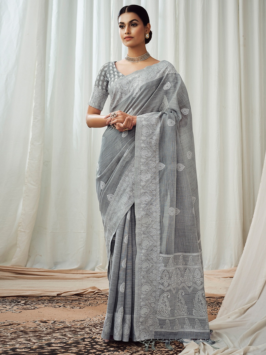 

Satrani Grey & White Ethnic Motifs Woven Design Jacquard Saree