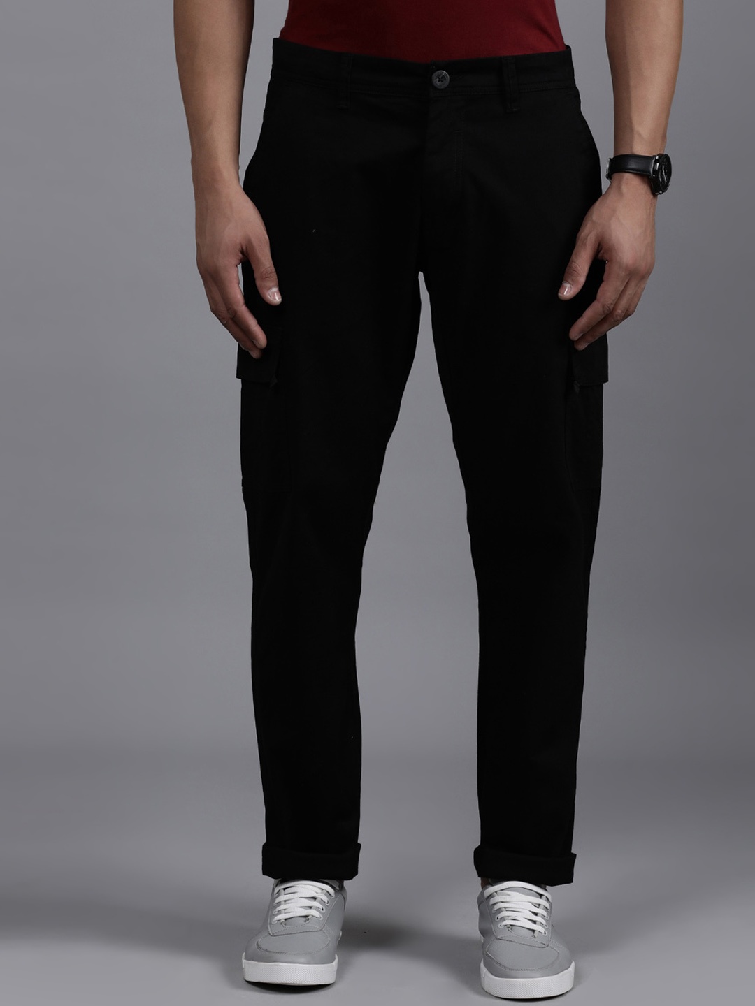 

WROGN Men Mid Rise Cotton Cargos Trousers, Black