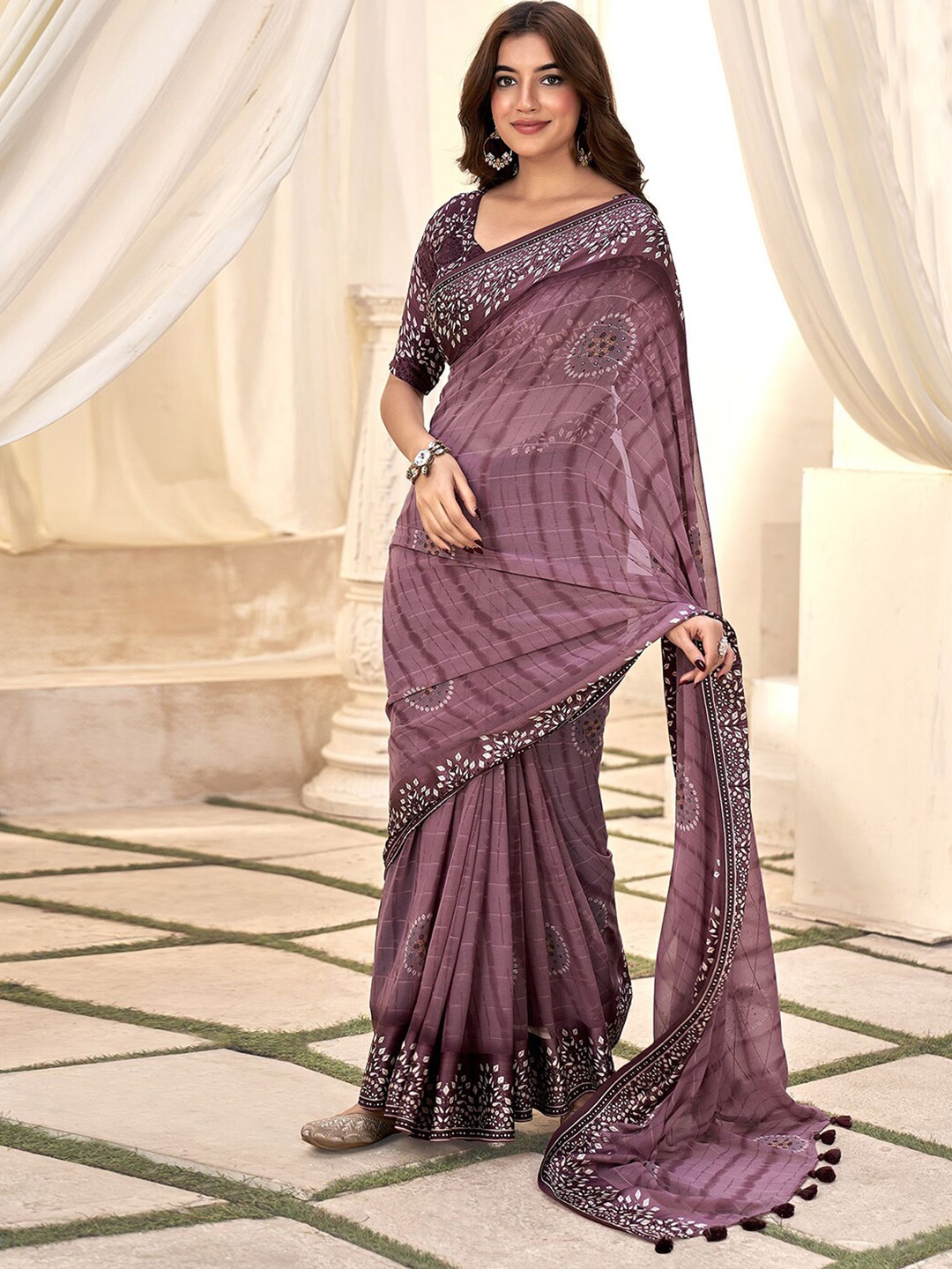 

Mitera Purple & White Ethnic Motifs Printed Zari Saree