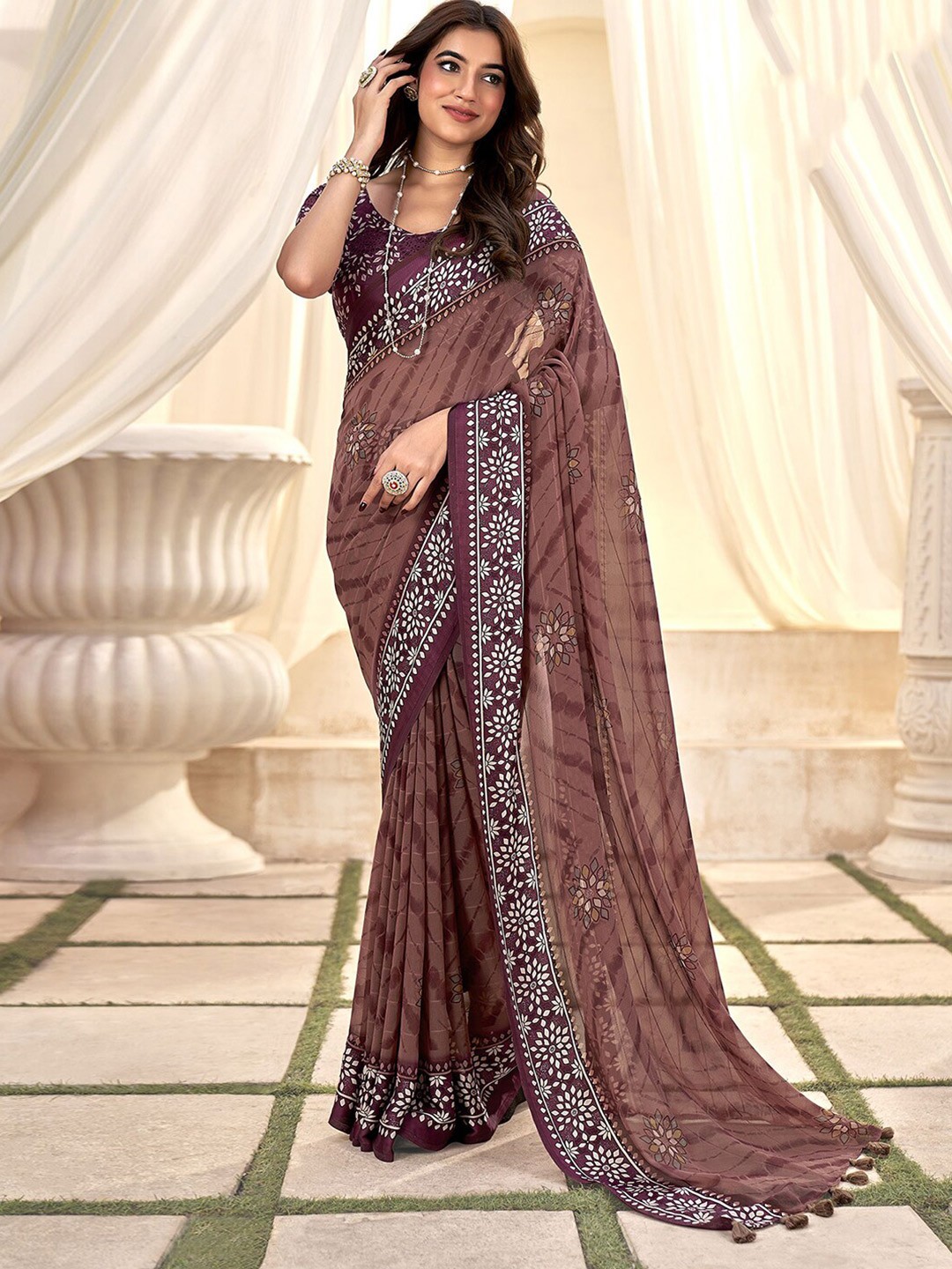 

Mitera Ethnic Motifs Printed Saree, Brown