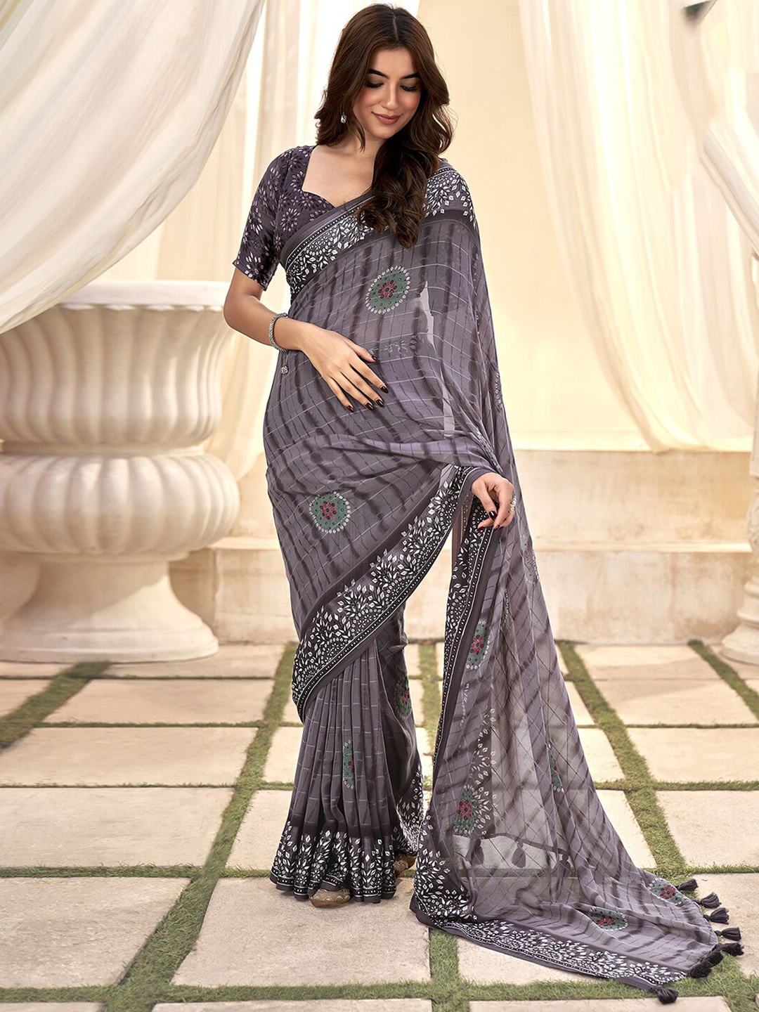 

Mitera Purple & White Ethnic Motifs Printed Zari Saree