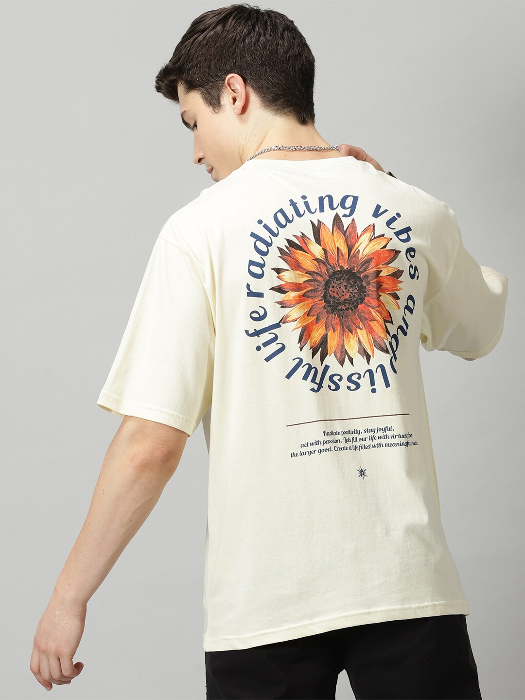 

THE HOLLANDER Typography Printed Drop-Shoulder Sleeves Cotton T-Shirt, Cream