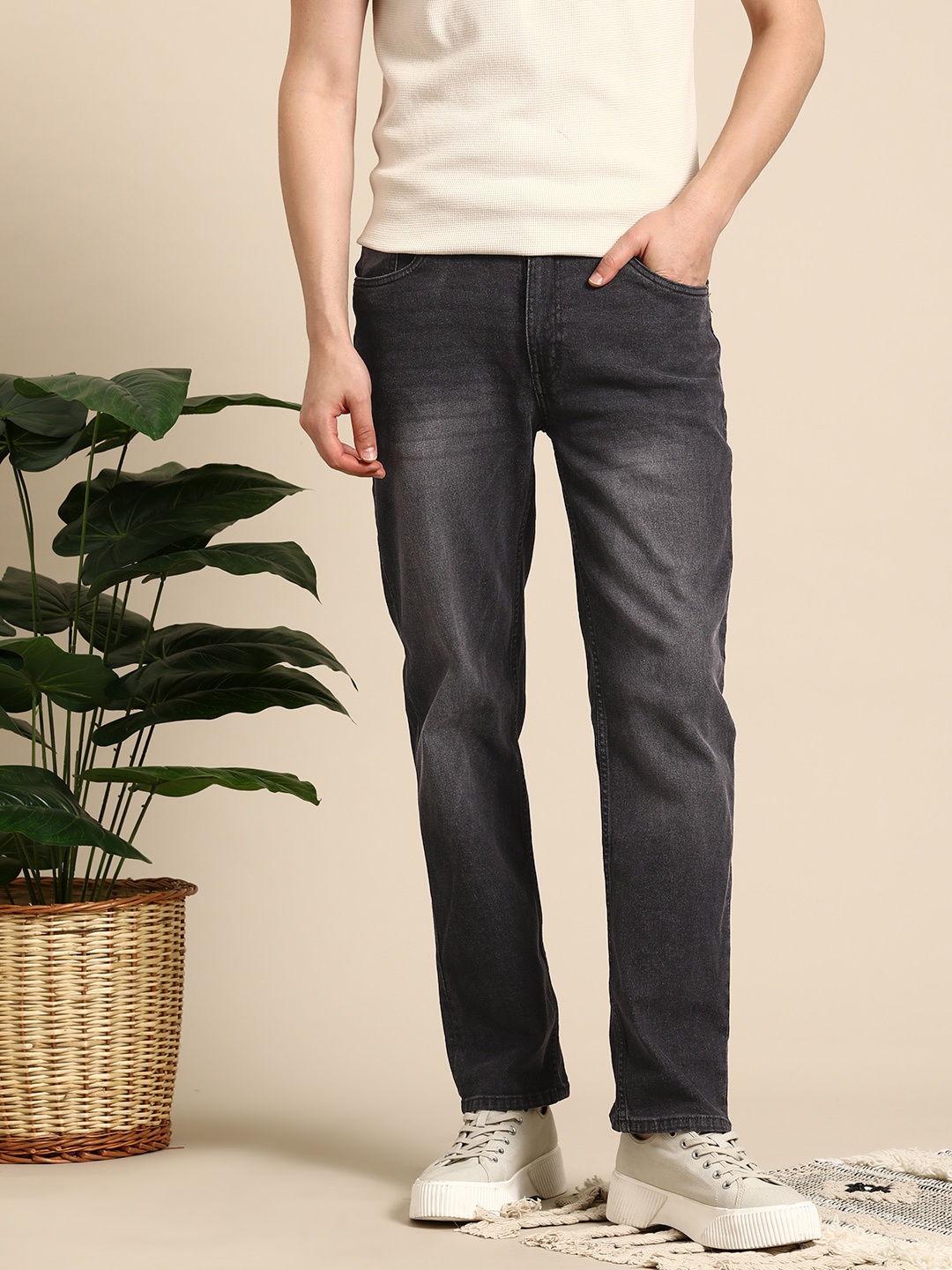 

Mast & Harbour Men Light Fade Jeans, Grey