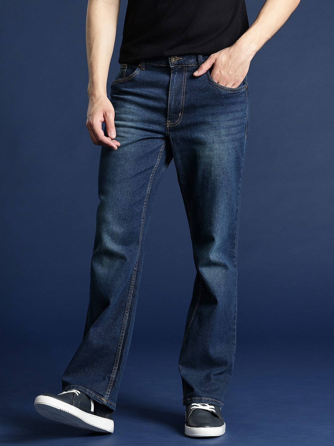 

Mast & Harbour Men Bootcut Light Fade Stretchable Jeans, Blue