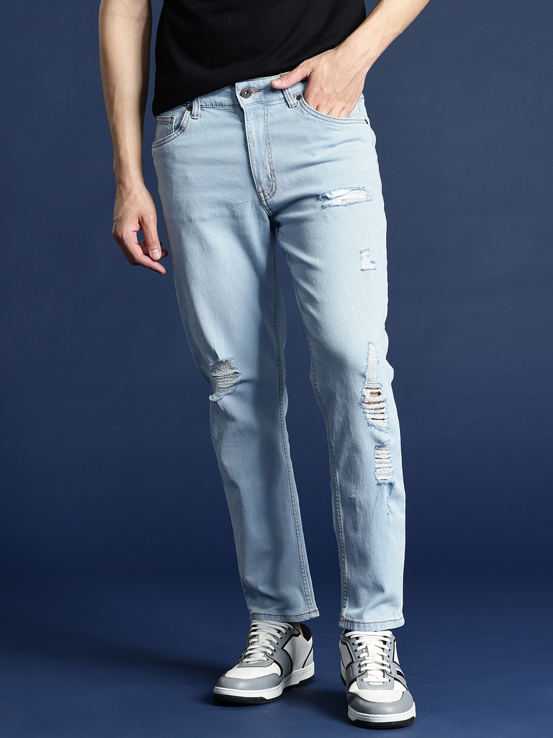 Mast & Harbour Men Relaxed Fit Mildly Distressed Light Fade Stretchable Jeans, Blue