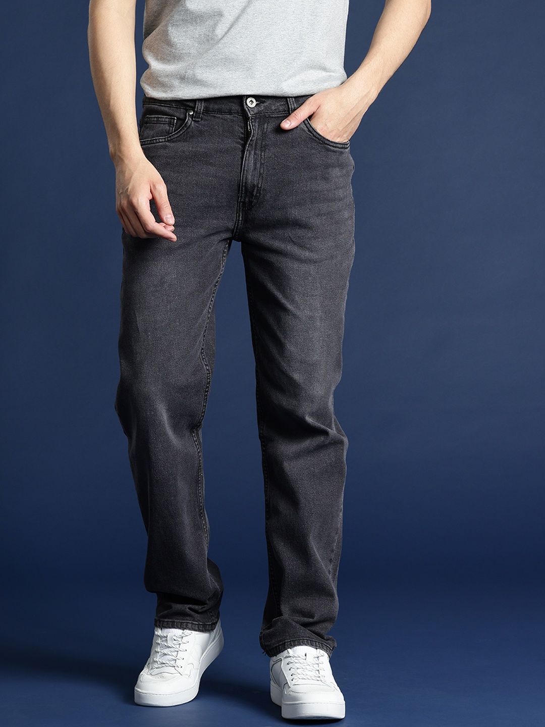 

Mast & Harbour Men Light Fade Stretchable Jeans, Black