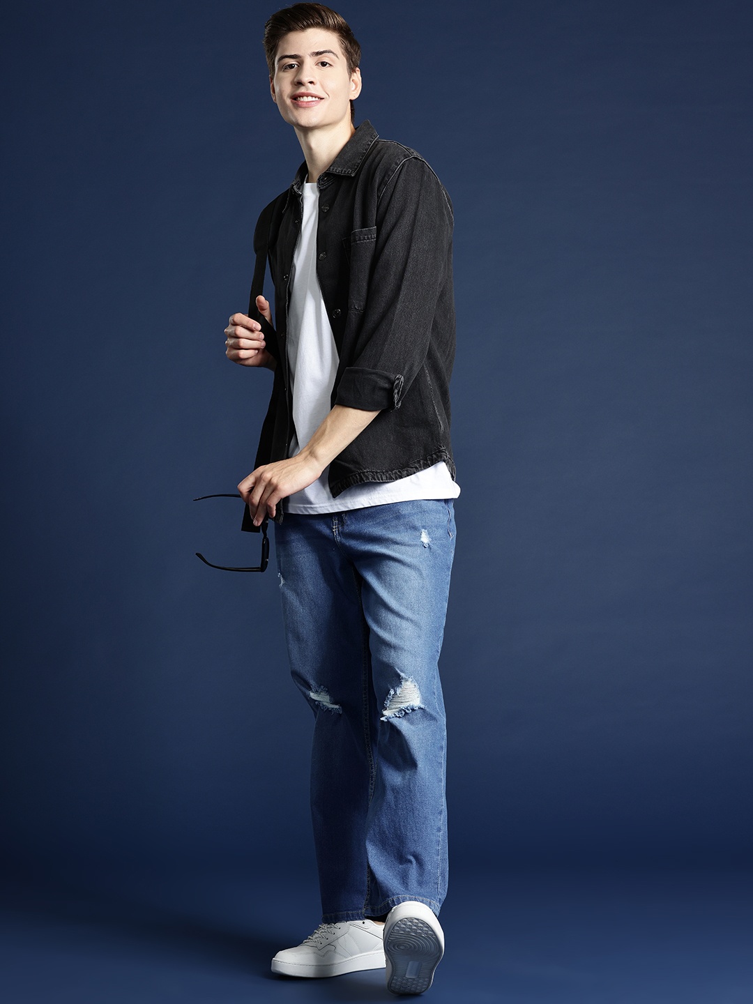 Mast & Harbour Men Straight Fit Mildly Distressed Light Fade Jeans, Blue