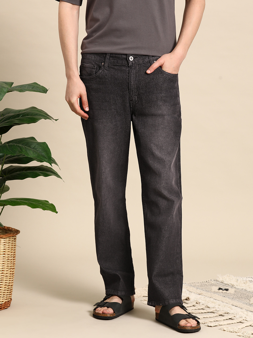 

Mast & Harbour Men Straight Fit Light Fade Jeans, Black