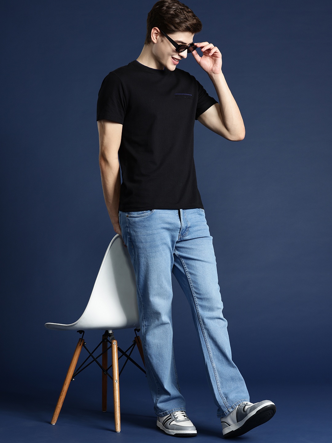 

Mast & Harbour Men Bootcut Light Fade Stretchable Jeans, Blue