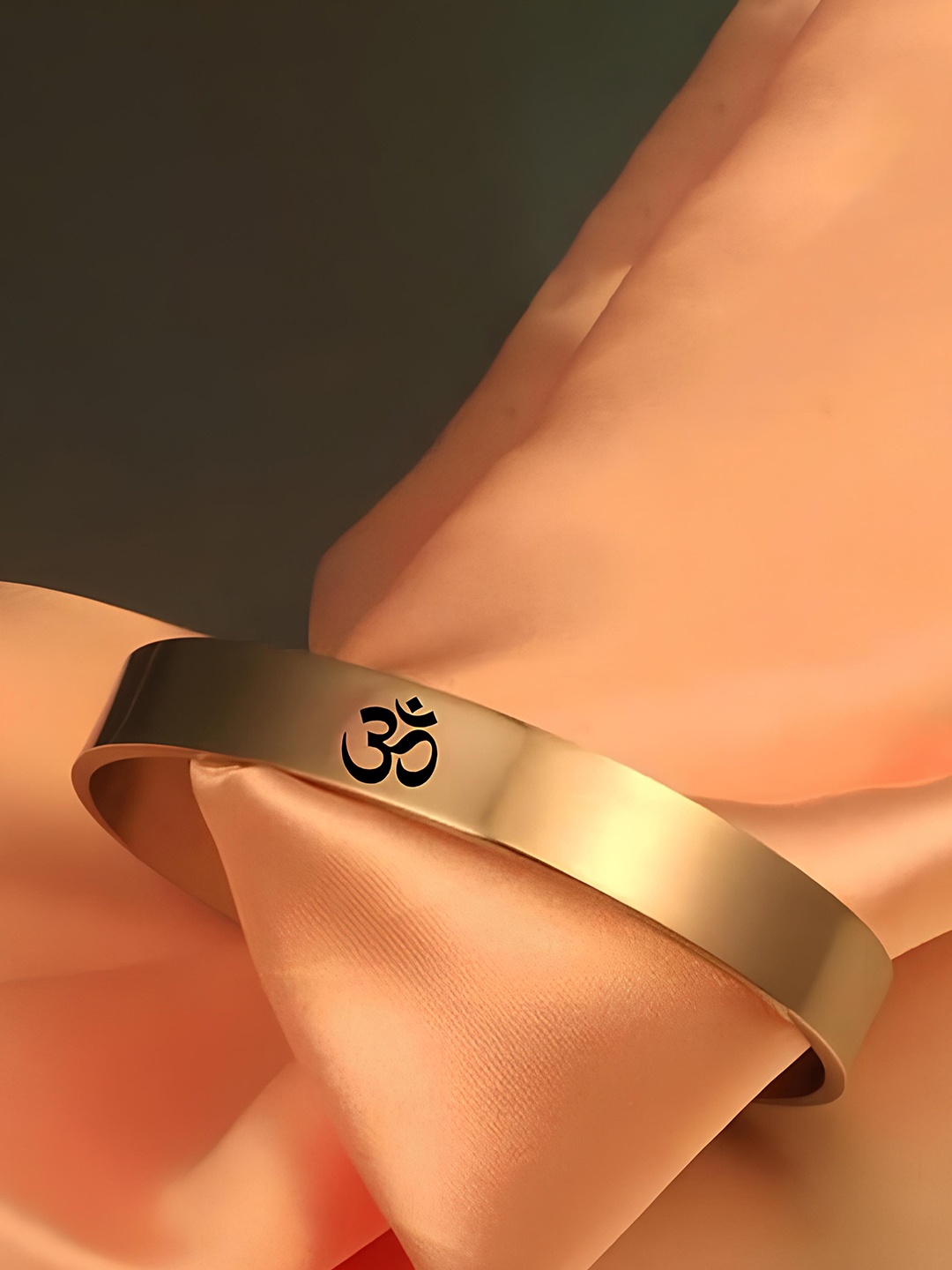 

KARISHMA KREATIONS Unisex Gold-Plated Kada Bracelet