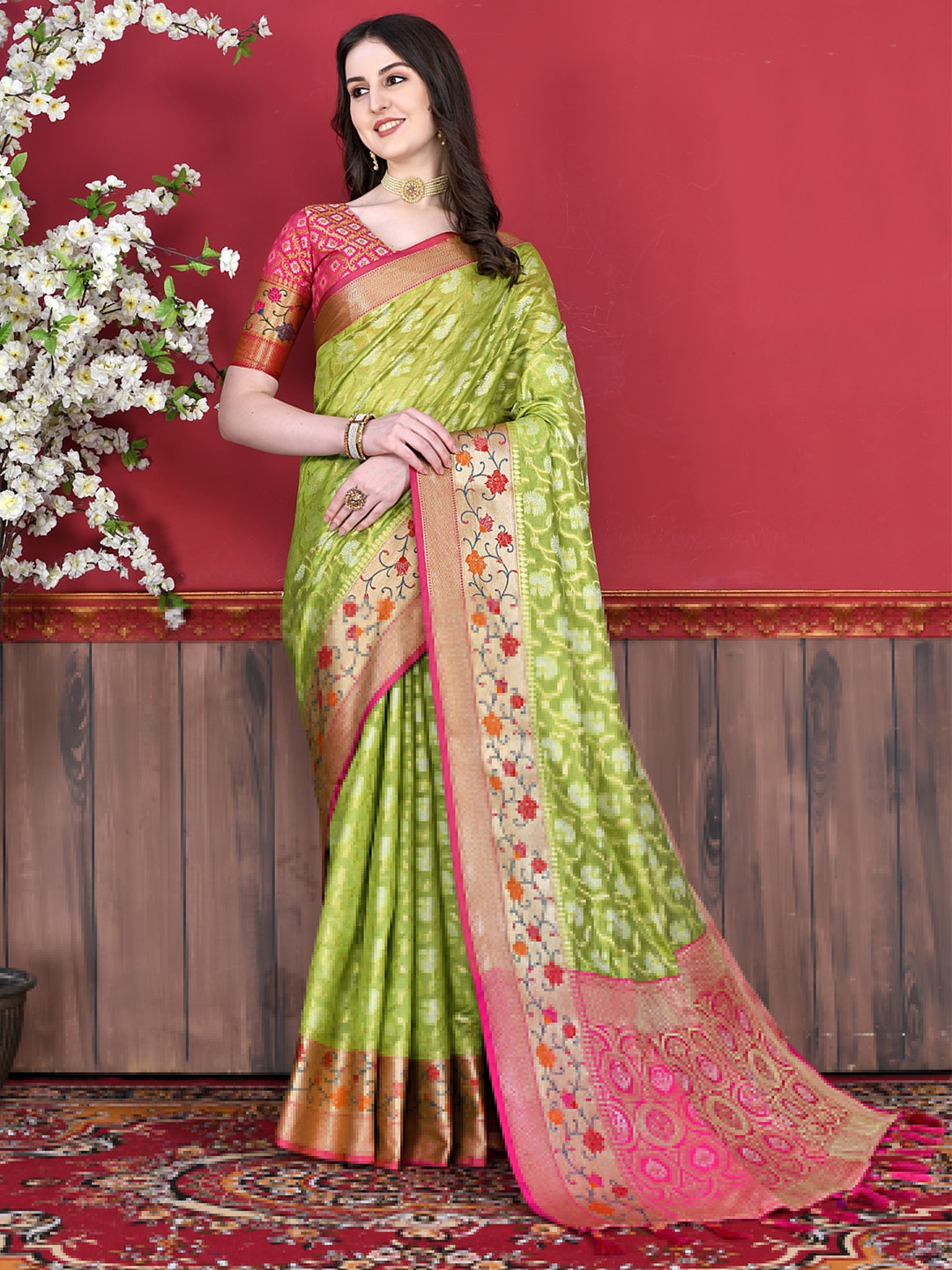 

YAVIRA SILK Ethnic Motifs Woven Design Zari Saree, Green