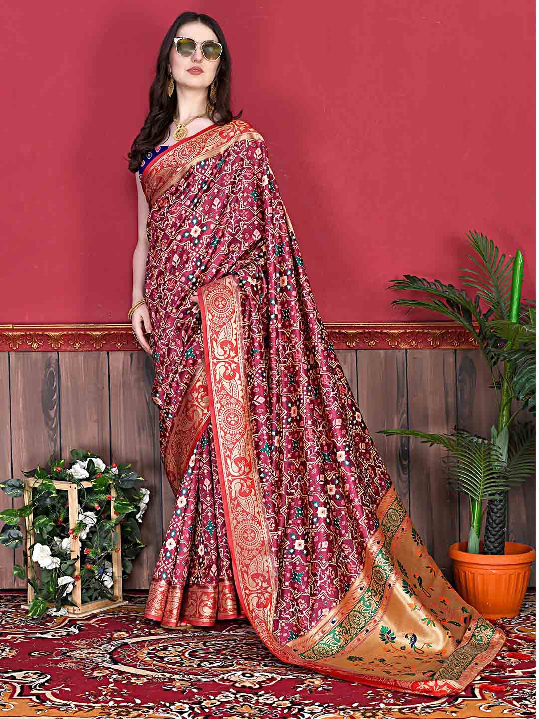 

YAVIRA SILK Ethnic Motifs Printed Zari Silk Blend Patola Saree, Maroon