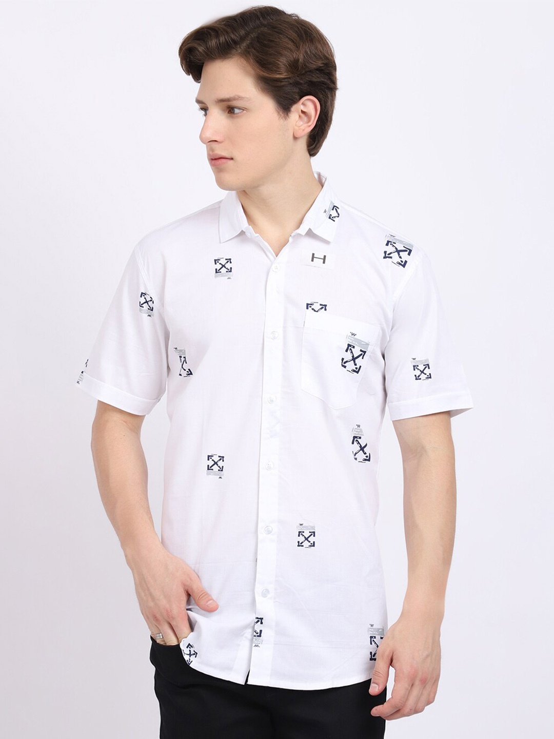 

HANUMNTRA Comfort Fit Abstract Block Printed Casual Shirt, White