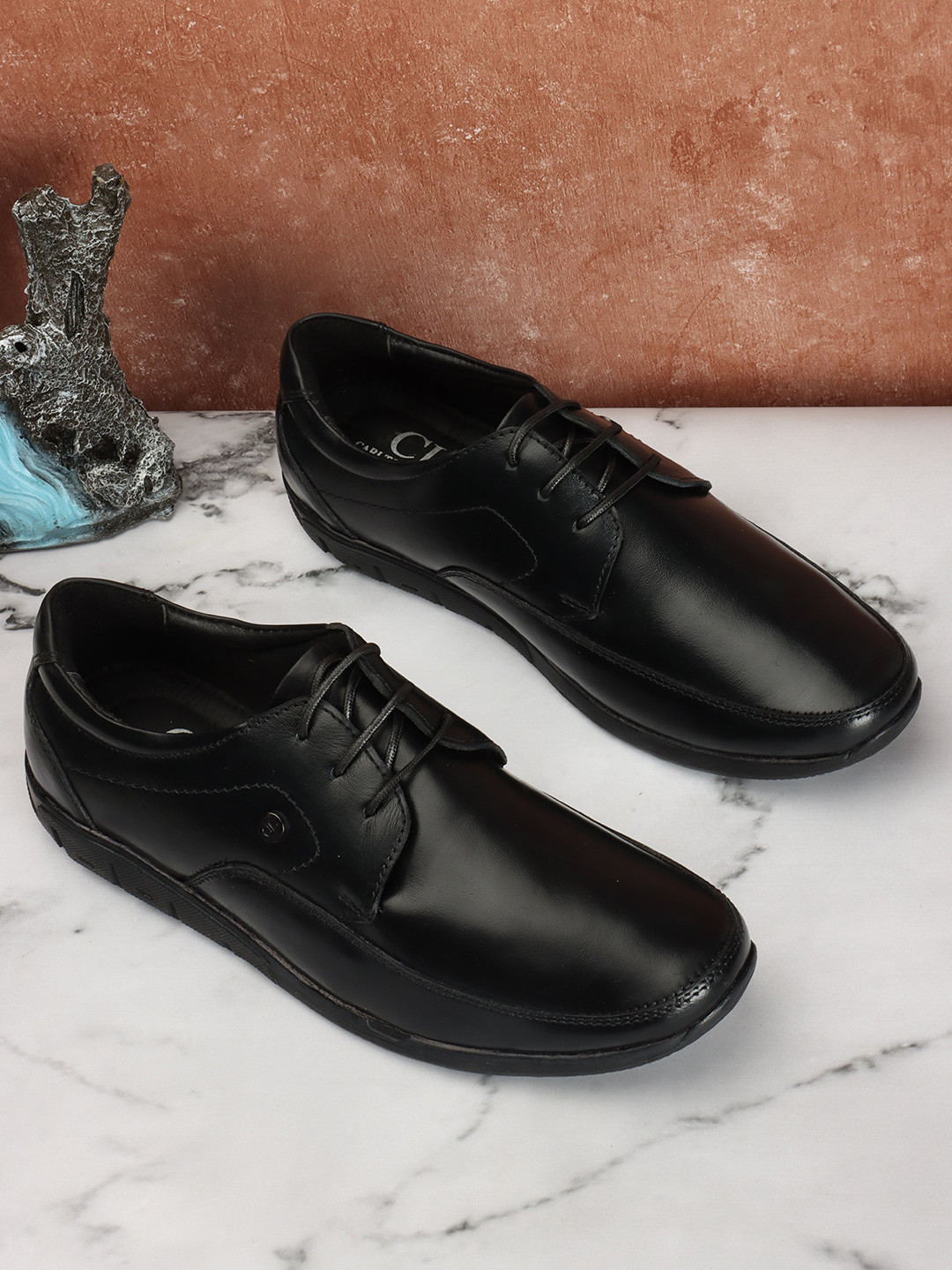 

Carlton London Men Lightweight Leather Derbys, Black