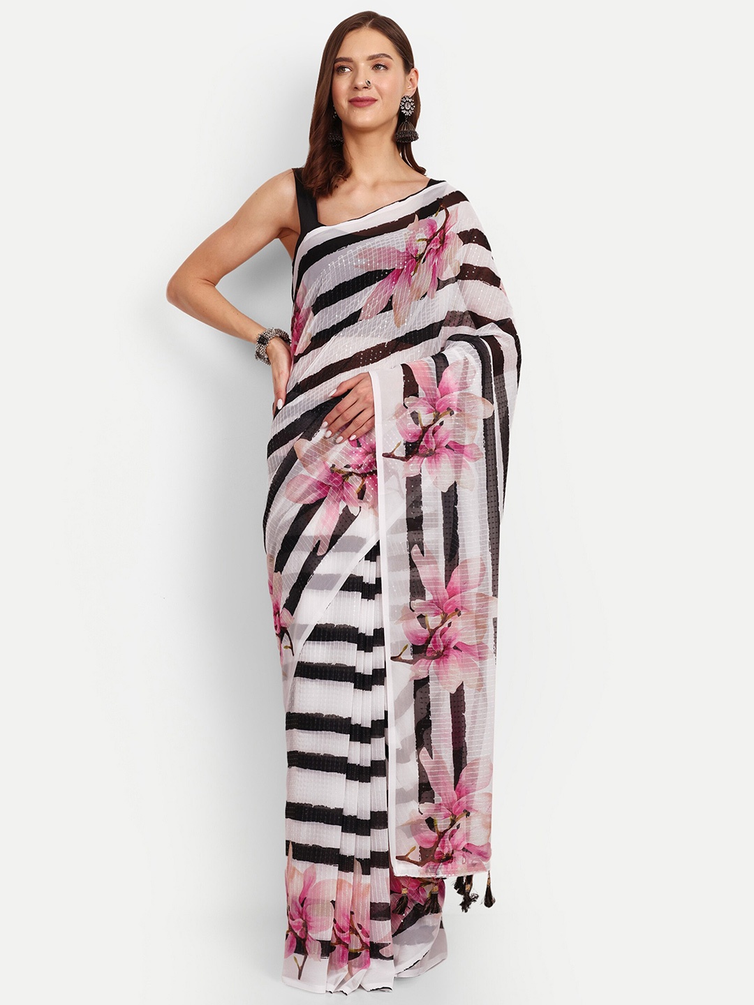 

DrapeMall Striped Sequinned Saree, White