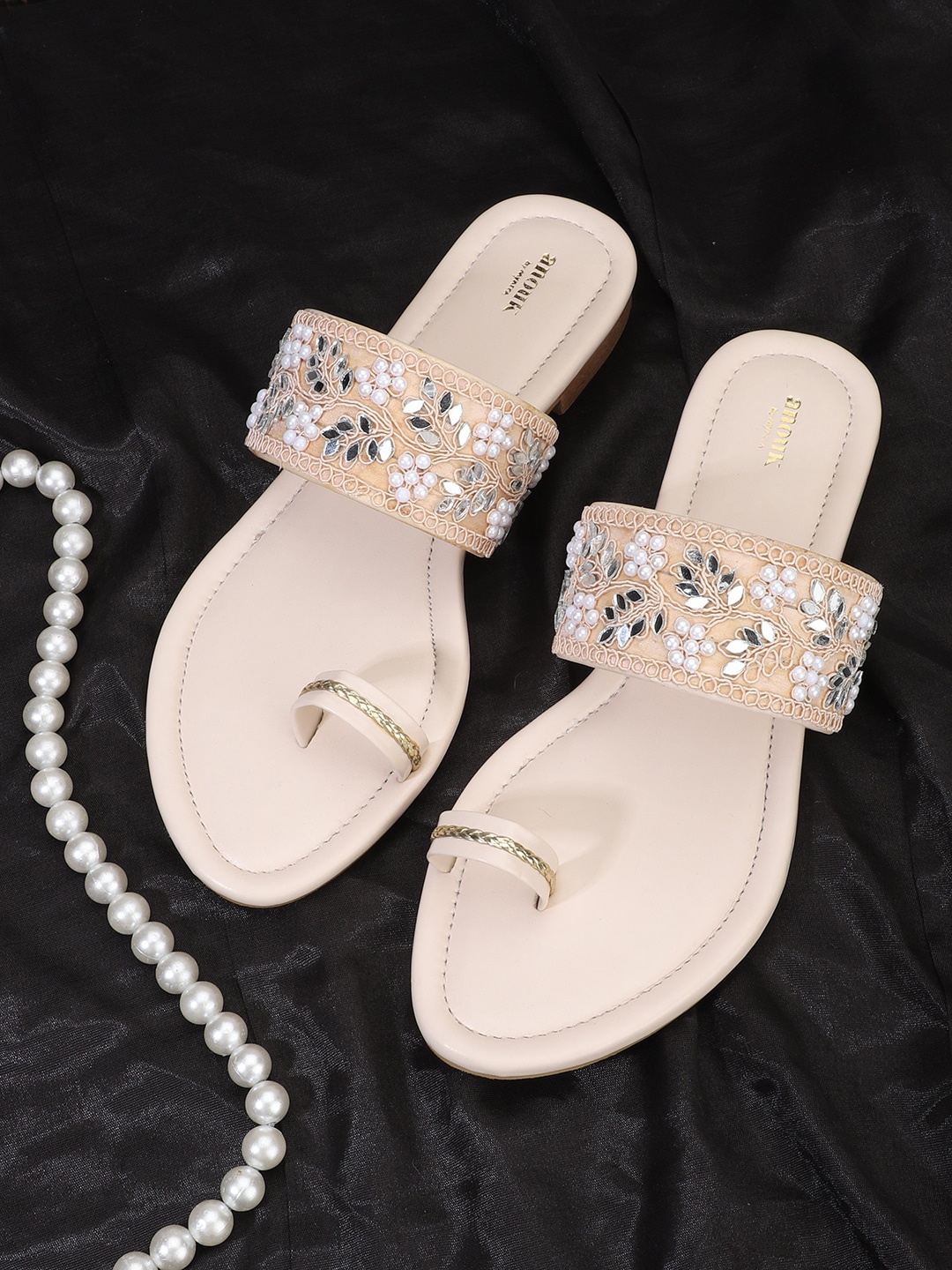 

Anouk Cream-Coloured Embellished Ethnic One Toe Flats