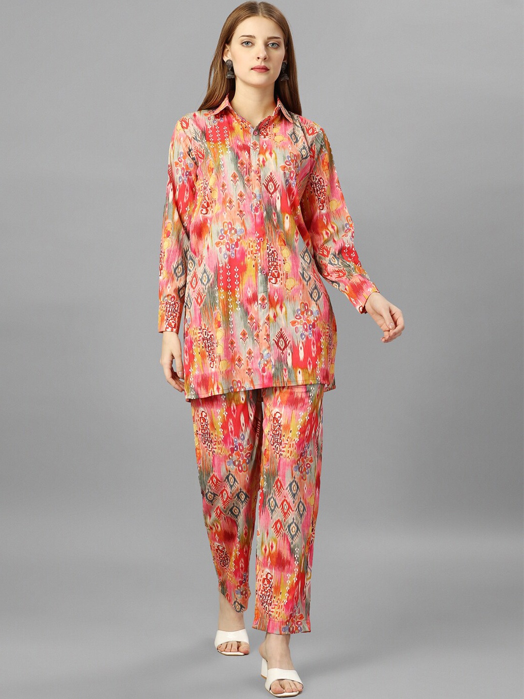 

UDBHAV TEXTILE Ethnic Motifs Printed Shirt Collar Cuffed Sleeve Kurti & Trouser, Orange