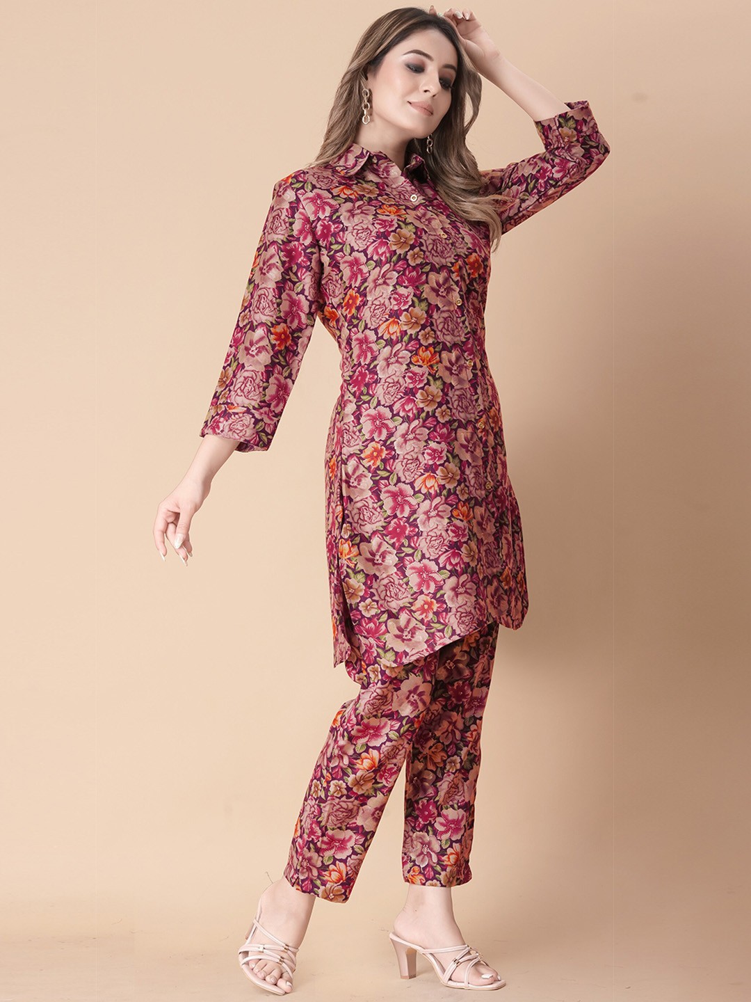 

UDBHAV TEXTILE Floral Printed Shirt Collar Regular Kurta With Trousers, Peach