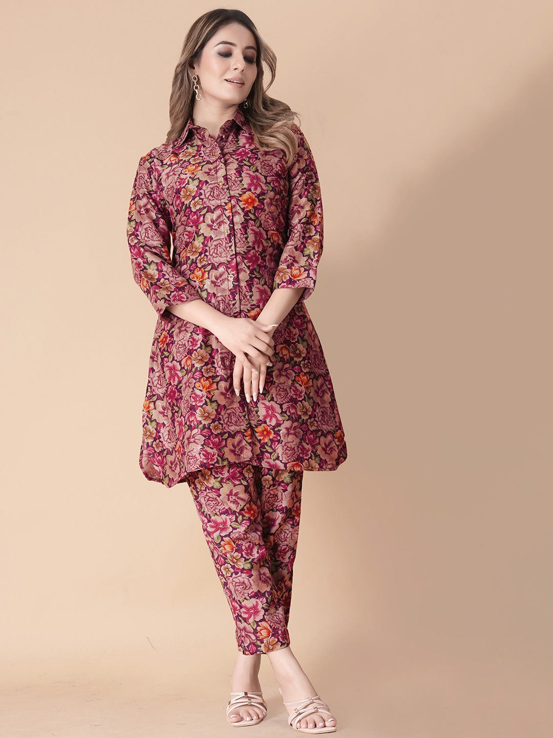 

UDBHAV TEXTILE Floral Printed Shirt Collar Regular Kurta With Trousers, Peach