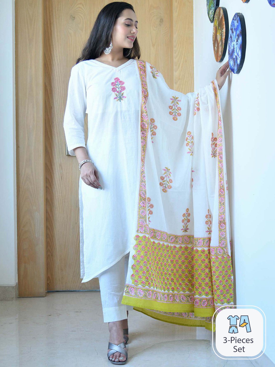 

Aaheli Floral Yoke Design Regular Thread Work Pure Cotton Kurta & Pyjamas With Dupatta, White