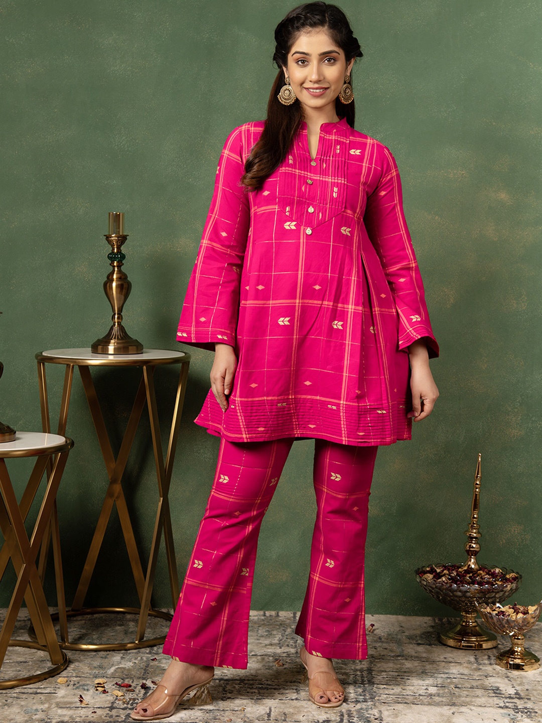 

Aaheli Geometric Printed Mandarin Collar Regular Kurta with Trousers, Fuchsia