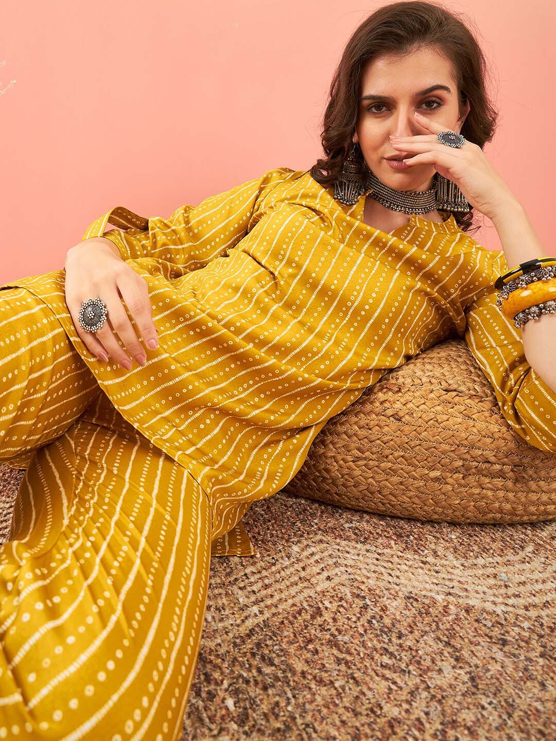 

Sangria Striped Mandarin Collar Regular Kurti With Palazzos, Yellow
