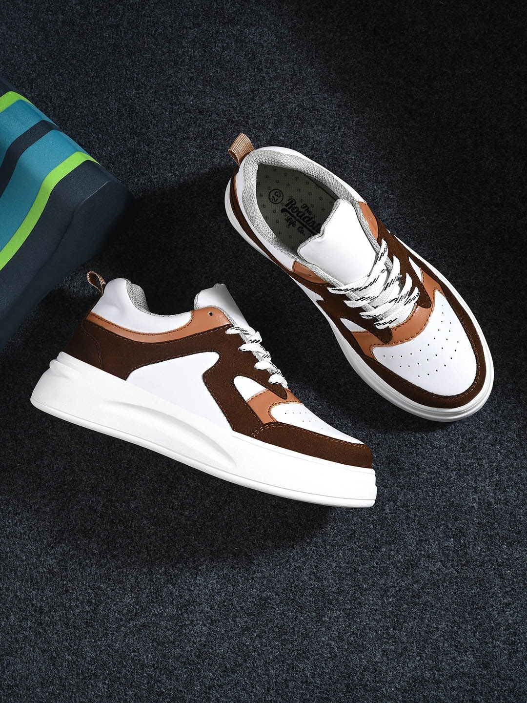 

The Roadster Lifestyle Co. Women White & Brown Colourblocked Lightweight Sneakers