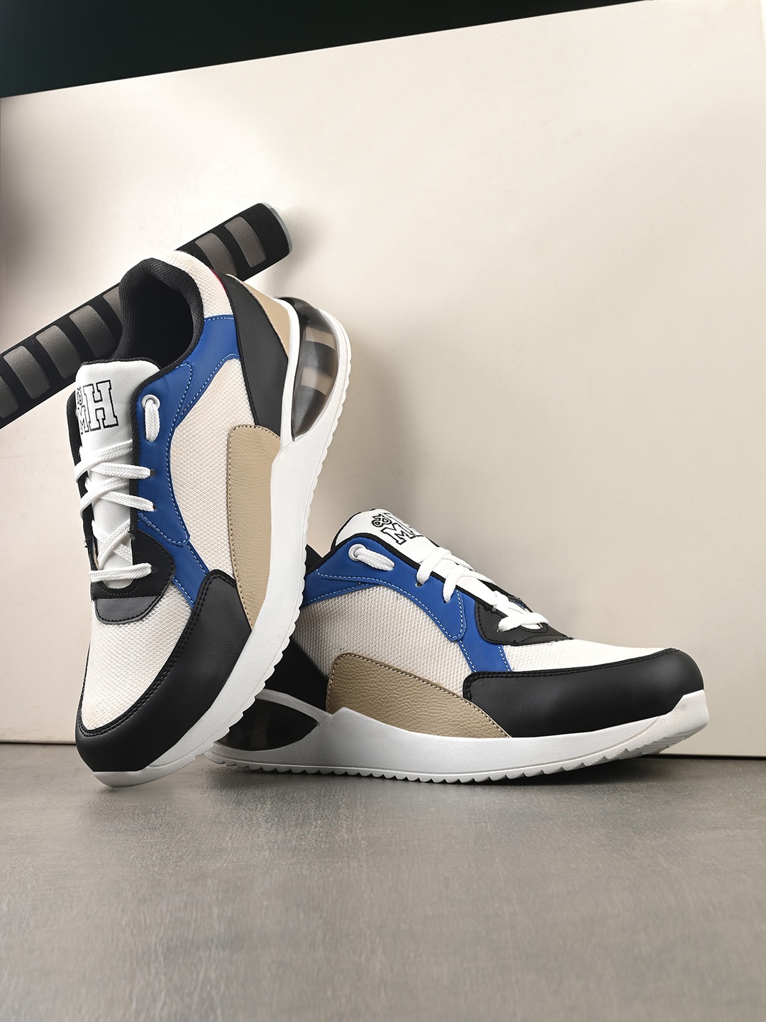 

Mast & Harbour Men Colourblocked Lightweight Sneakers, Black