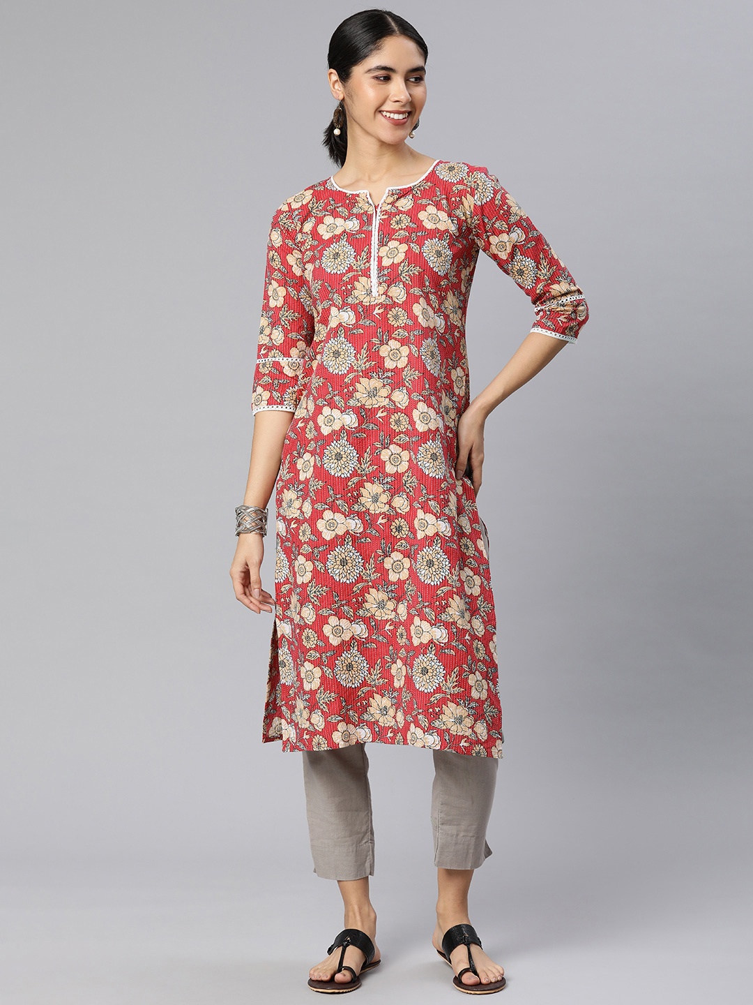 

Swishchick Women Floral Printed Thread Work Kurta, Red