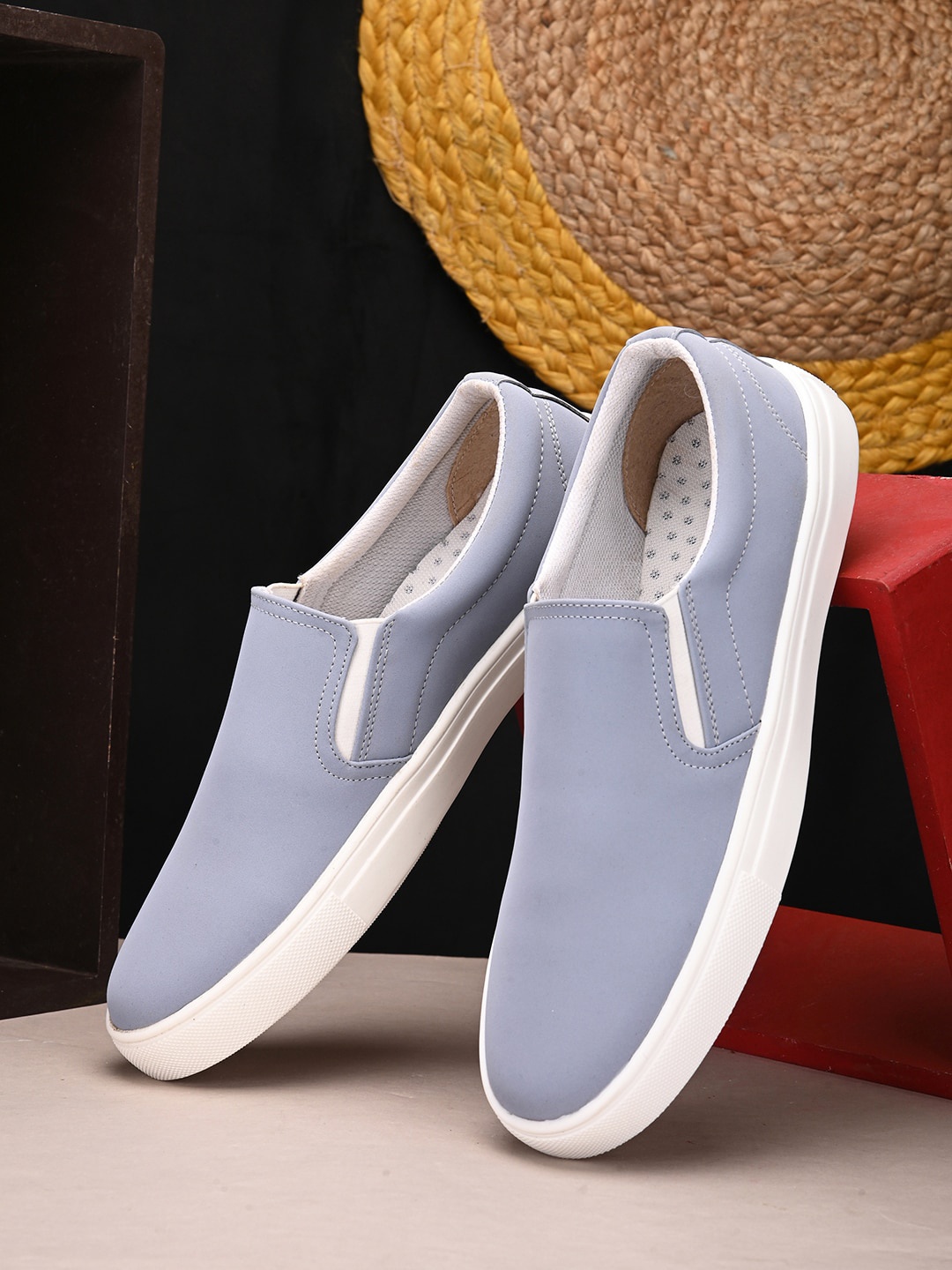 

Killer Men Contrast Sole Lightweight Slip-On Sneakers, Blue