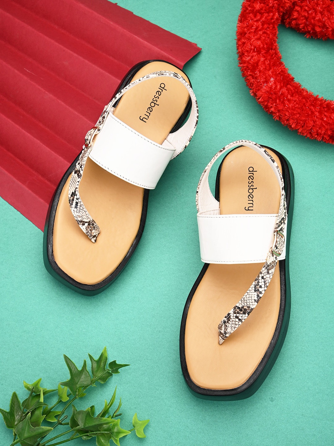

DressBerry White & Tan Brown Printed One Toe Flats