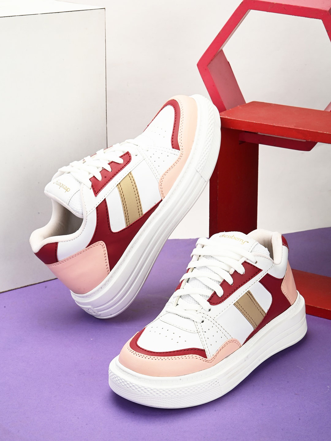 

DressBerry Women White & Pink Colourblocked Lightweight Sneakers