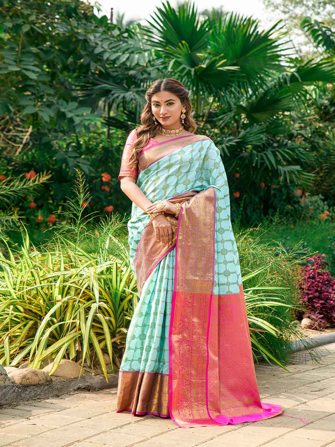 

Mitera Ethnic Motifs Woven Design Zari Saree, Blue