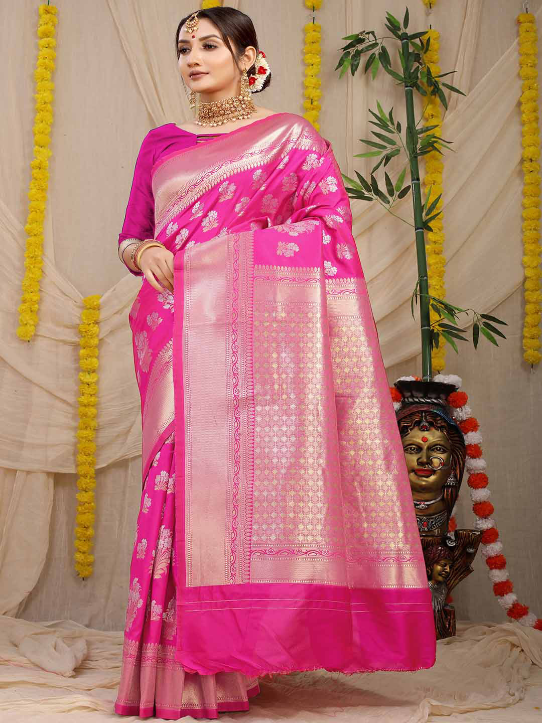 

Mitera Pink & Gold-Toned Woven Design Zari Saree