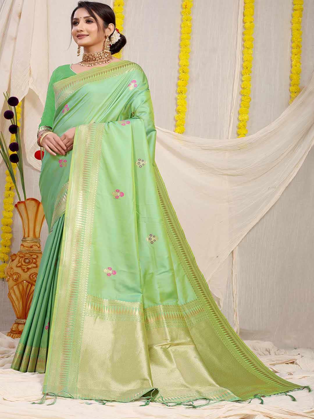 

Mitera Ethnic Motifs Woven Design Zari Saree, Green