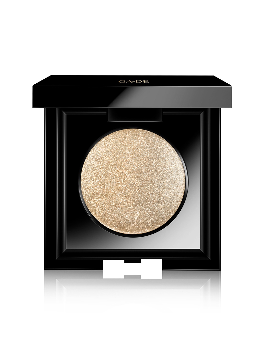 

GA-DE Velveteen Silky-Soft Pearl Infused Metallic Eyeshadow - Gold Gleam 221