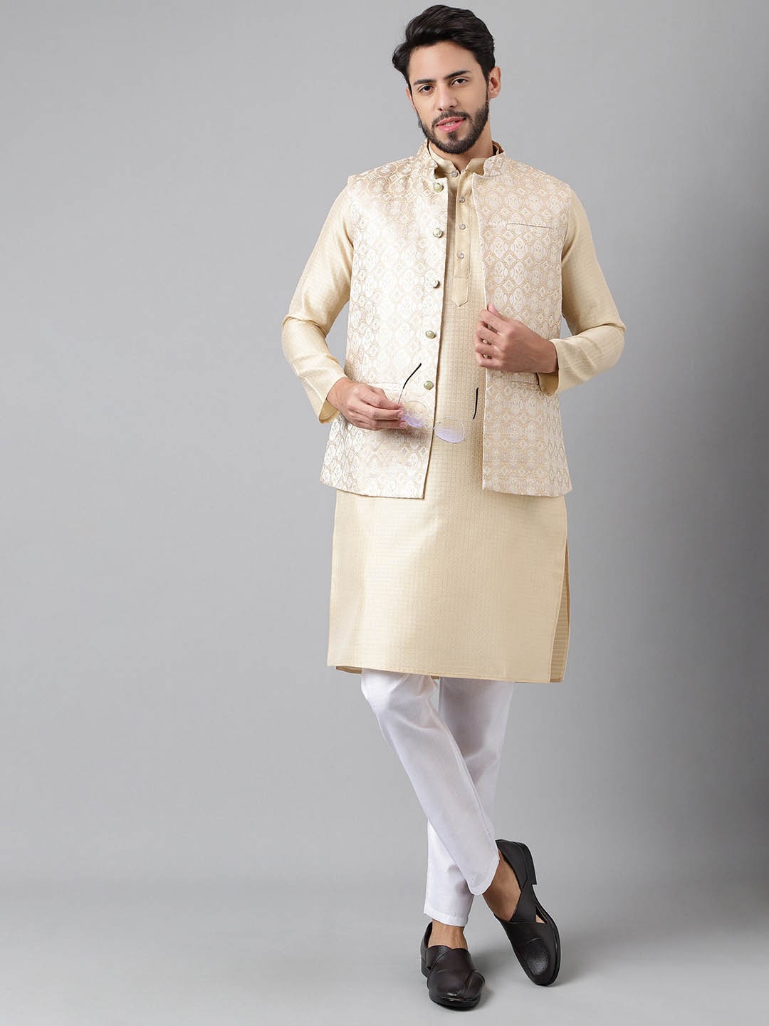 

SHADOW & SAINING Men Woven Design Regular Kurta with Pyjamas and Nehru Jacket, Beige