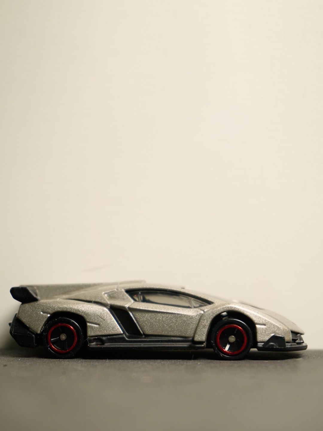 

Tomica No.118 Lamborghini Veneno Diecast Scale Model Collectible Car, White