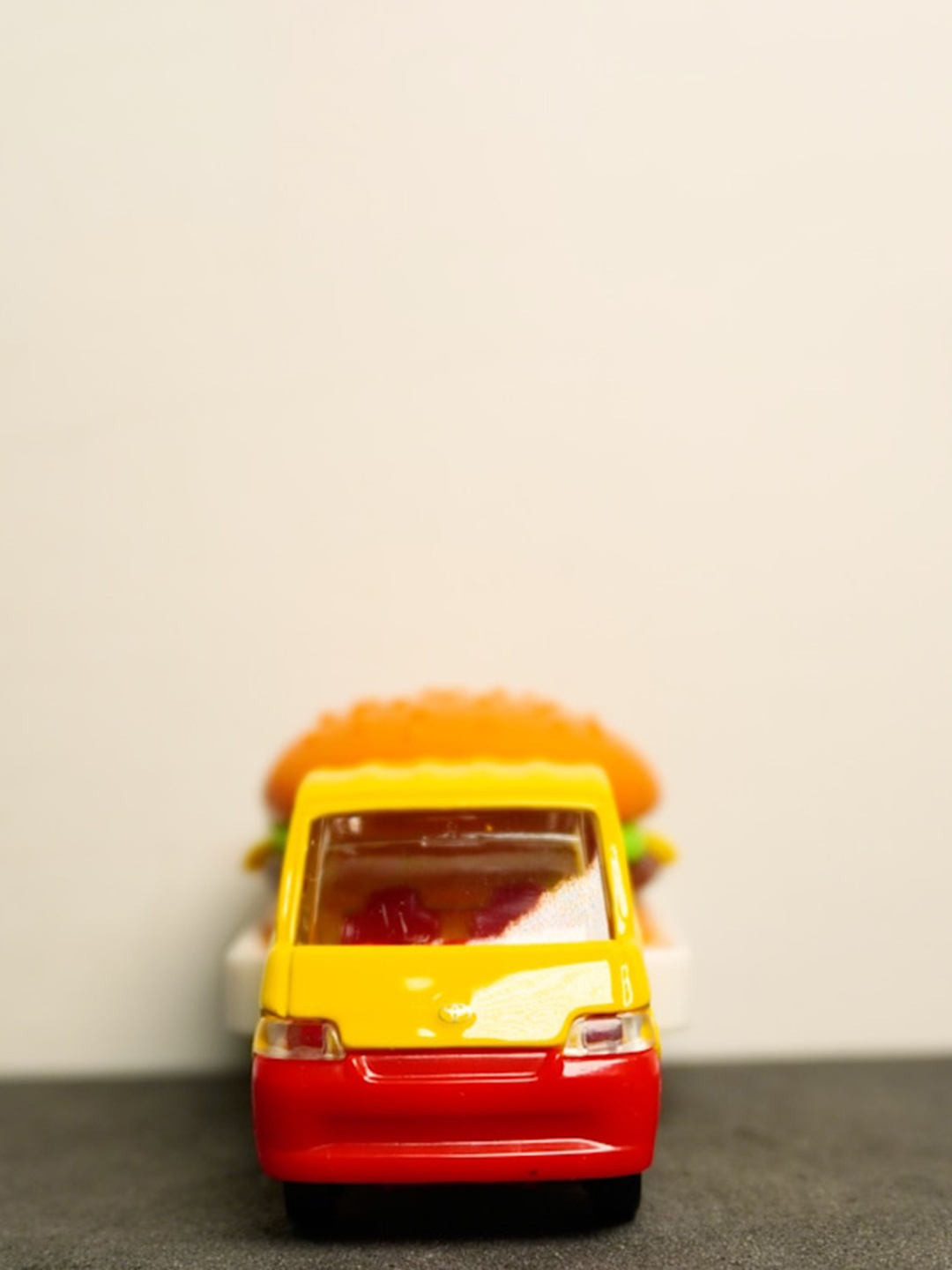 

Tomica No.54 Toyota Town Ace Diecast Scale Model Collectible Car, Yellow