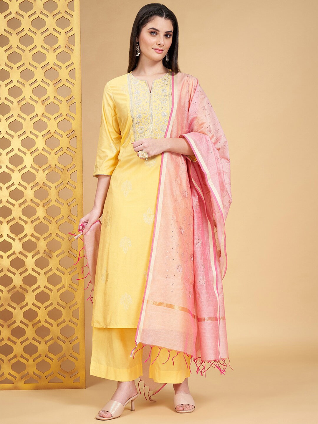 

RANGMANCH BY PANTALOONS Floral Embroidered Silk Dupatta With Thread Work, Rose