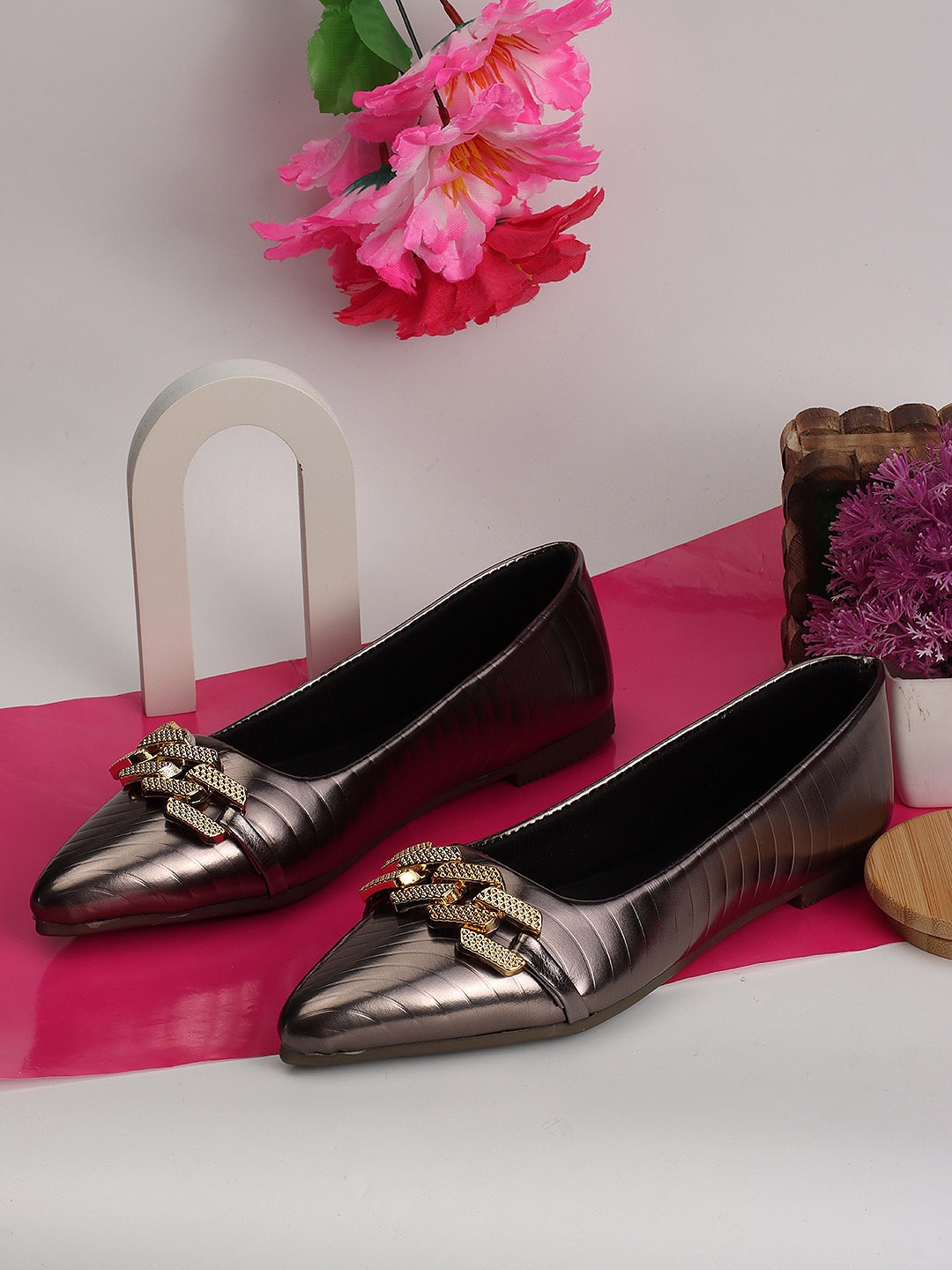 

TWIN TOES Western Embellished Ballerinas, Grey