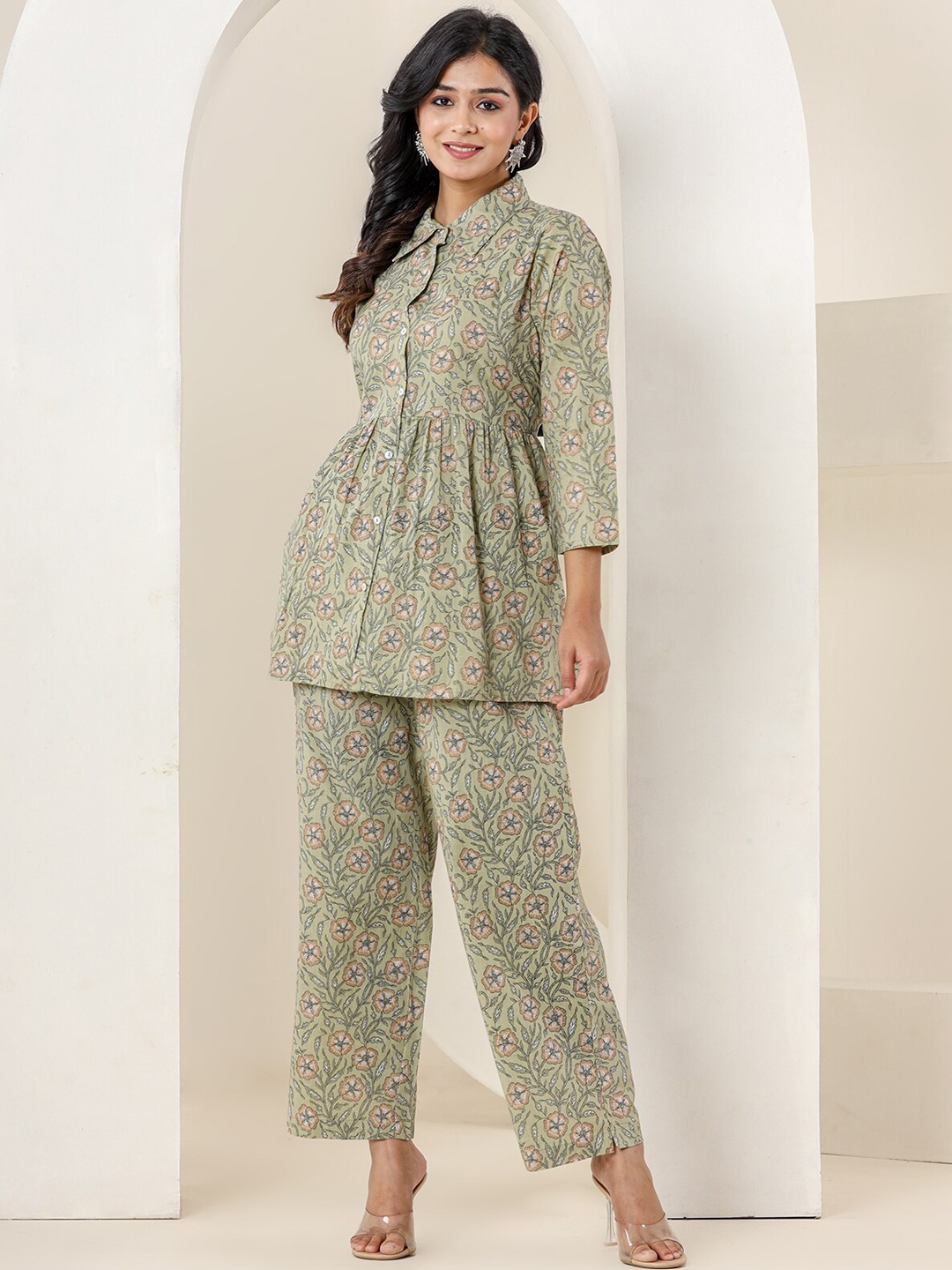 

KAAJH Printed Shirt Collar Three-Quarter Sleeve Pure Cotton Kurta Set, Green