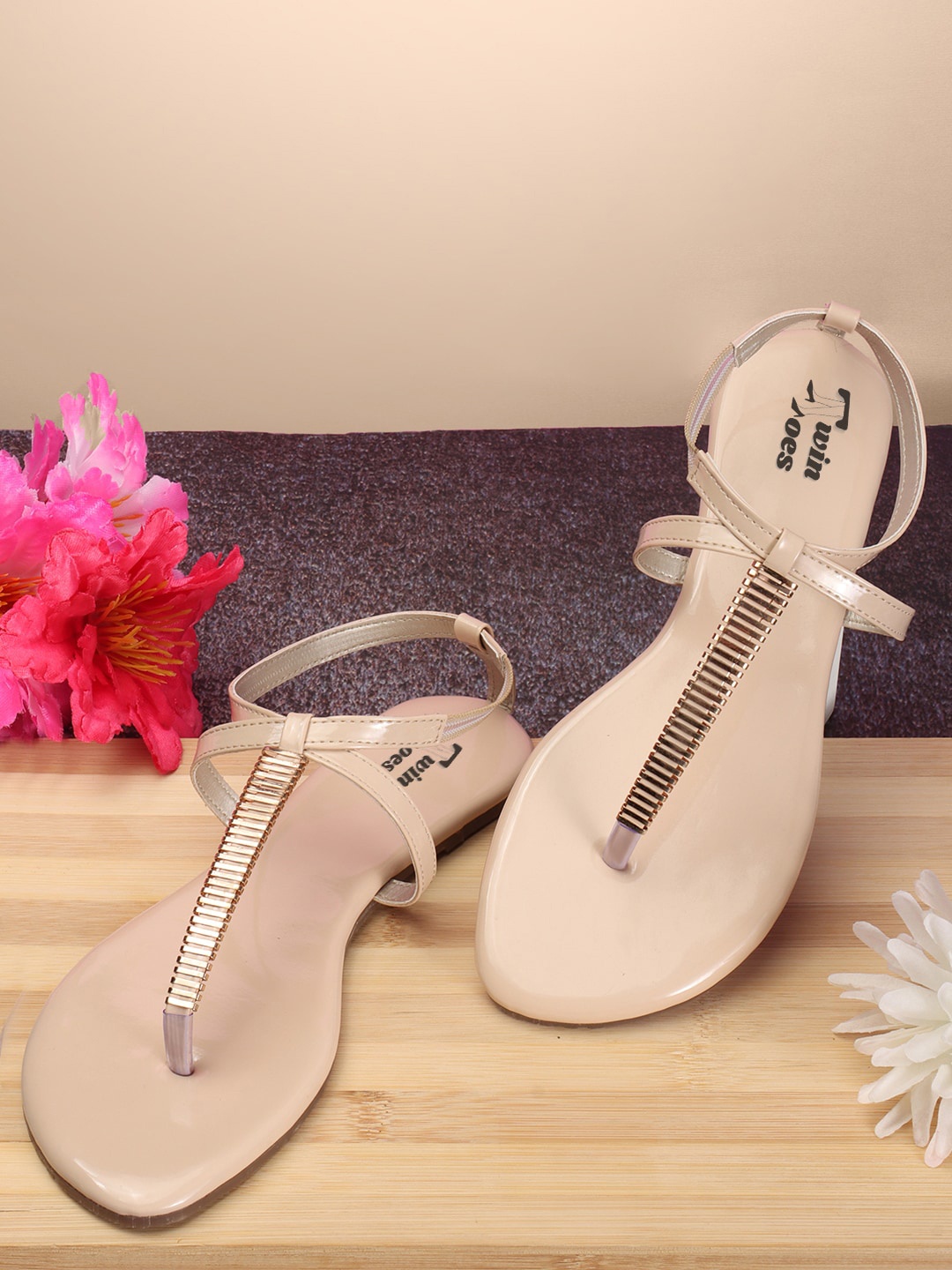 

TWIN TOES Embellished T-Strap Flats, Cream