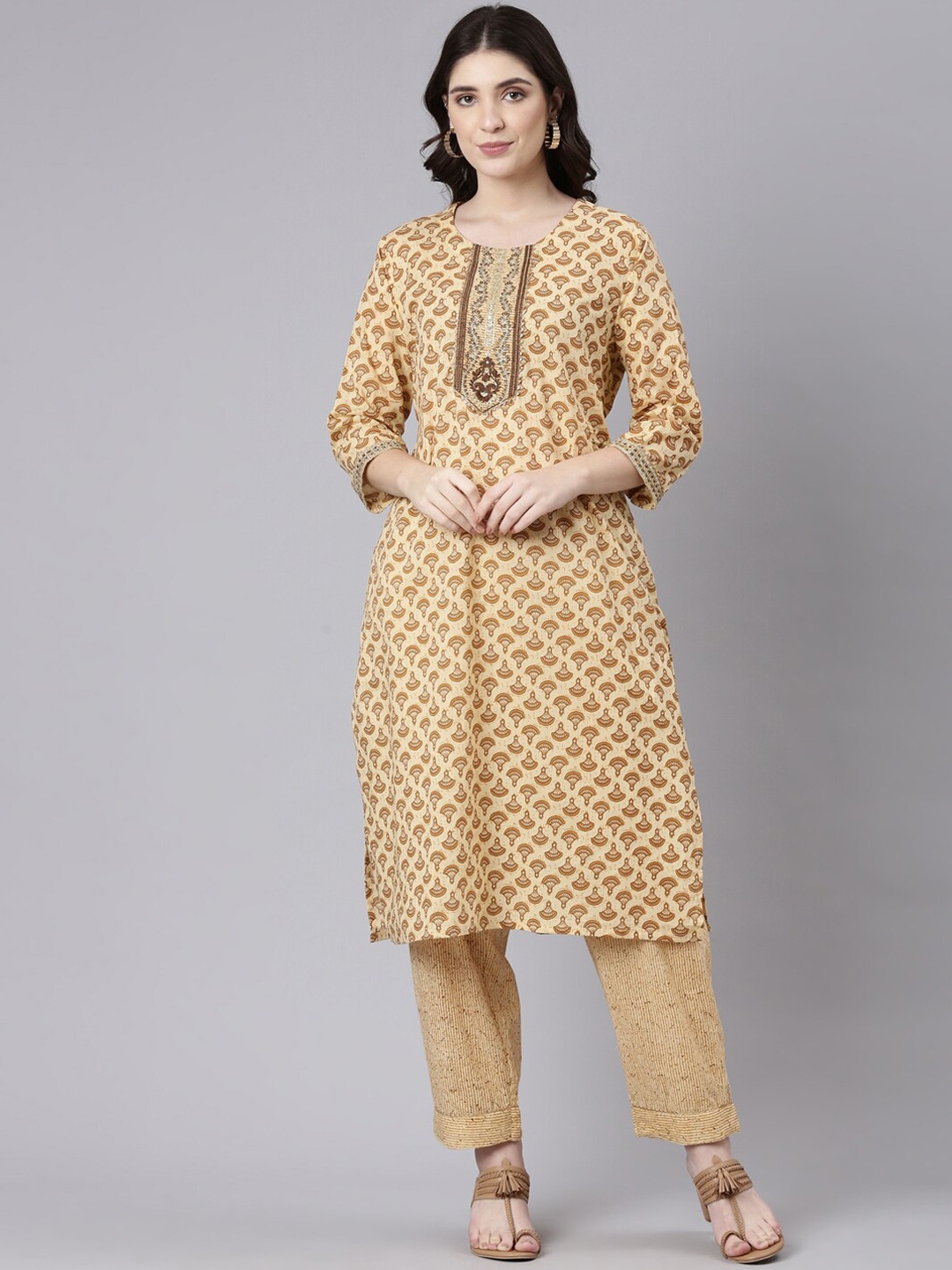 

FLAVIDO Ethnic Motifs Printed Gotta Patti Detail Pure Cotton Straight Kurta with Trousers, Cream