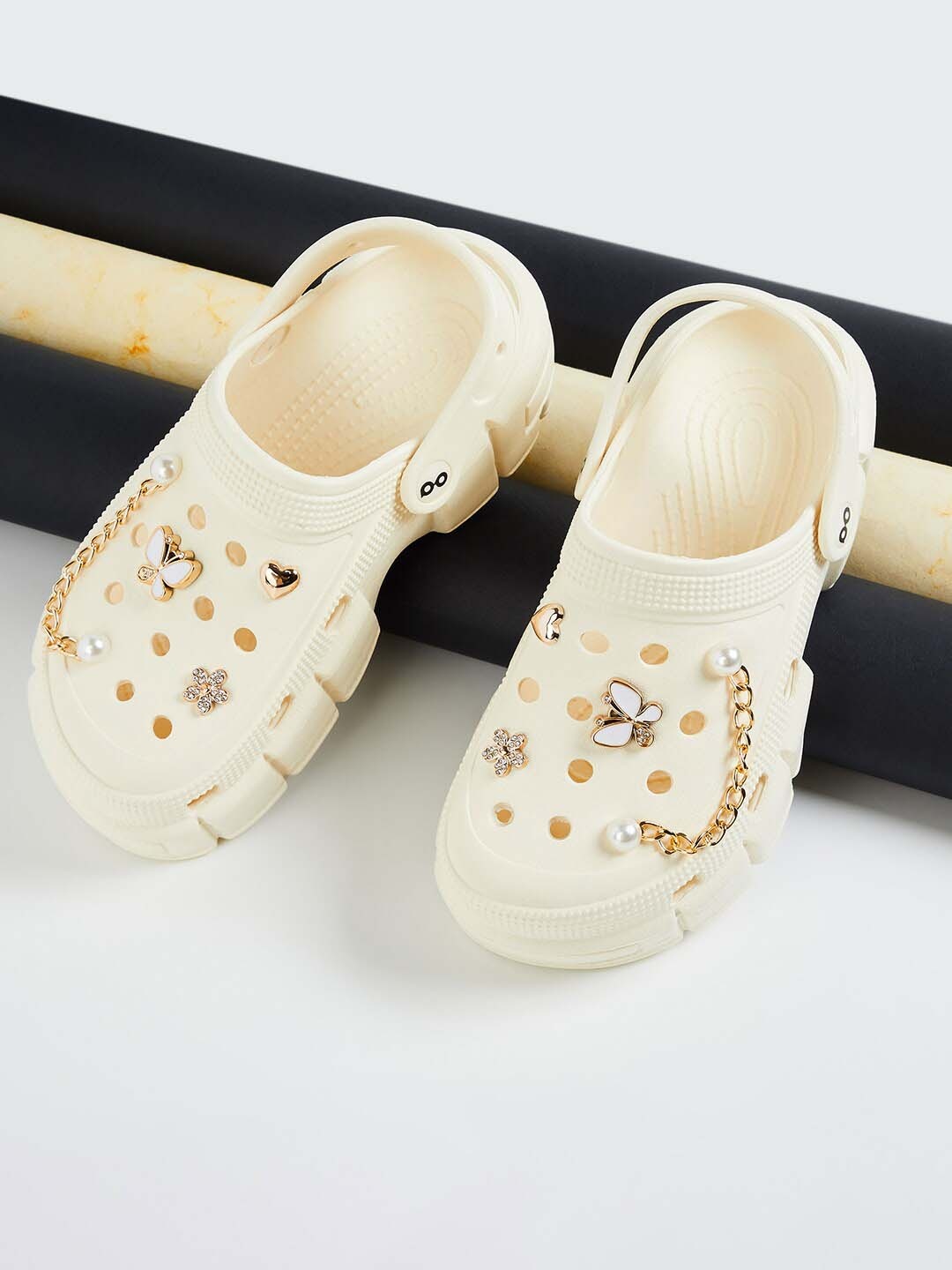 

Ginger by Lifestyle Women Embellished Clogs, Off white