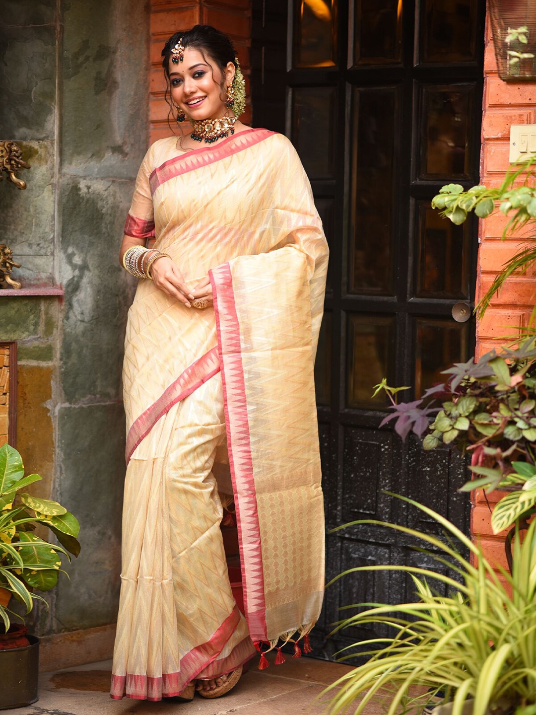 

ODETTE Striped Woven Designed Zari Saree, Beige