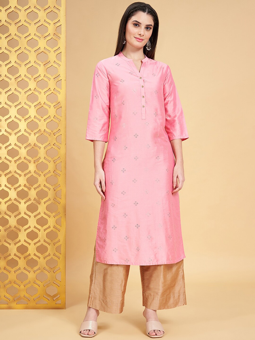 

RANGMANCH BY PANTALOONS Embellished Beads and Stones Straight Kurta, Peach